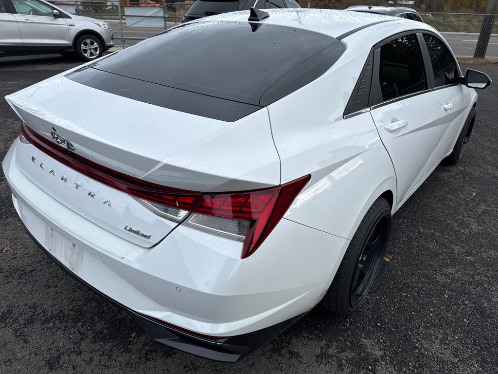 2021 Hyundai Elantra Image 3