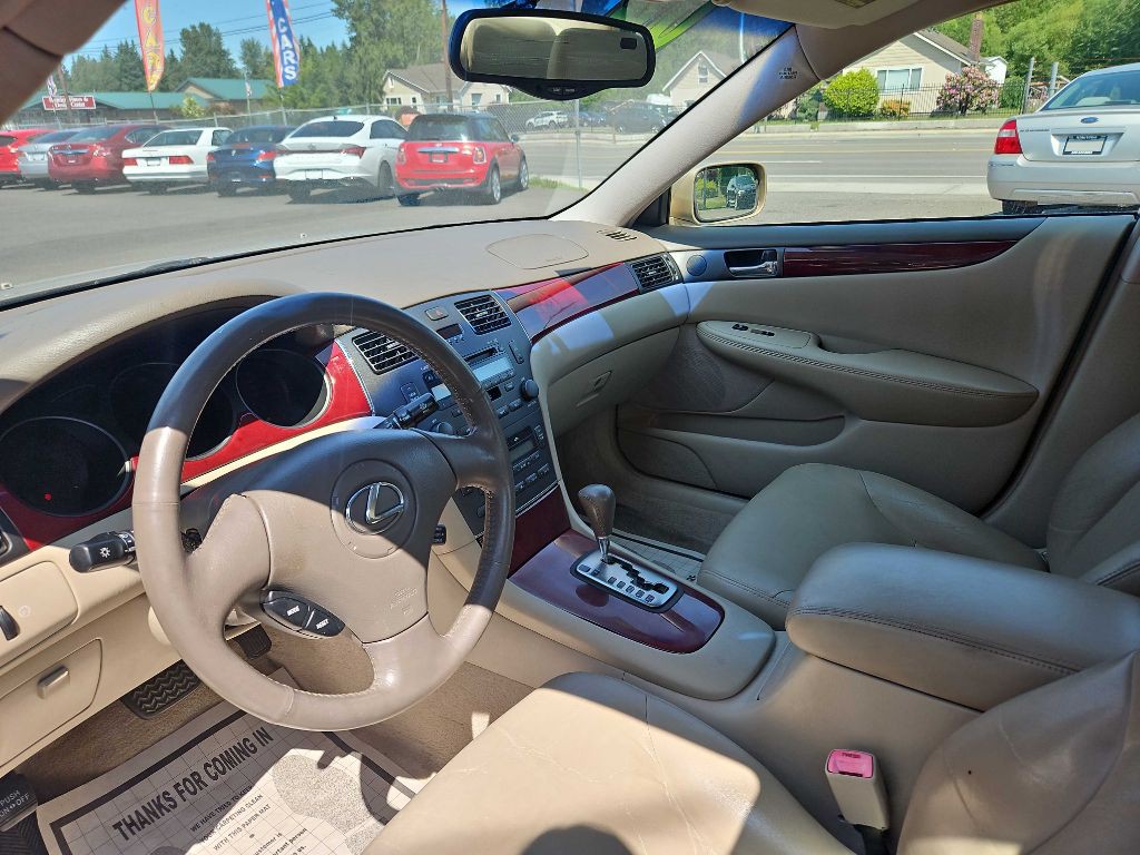 2004 Lexus ES Image 9