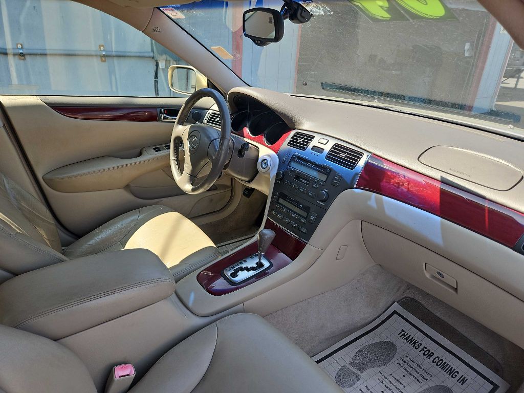 2004 Lexus ES Image 11