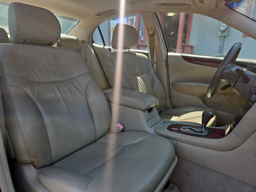 2004 Lexus ES Image 12