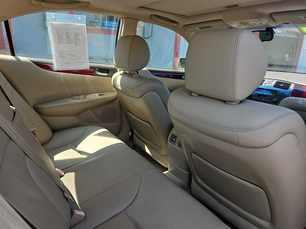 2004 Lexus ES Image 14