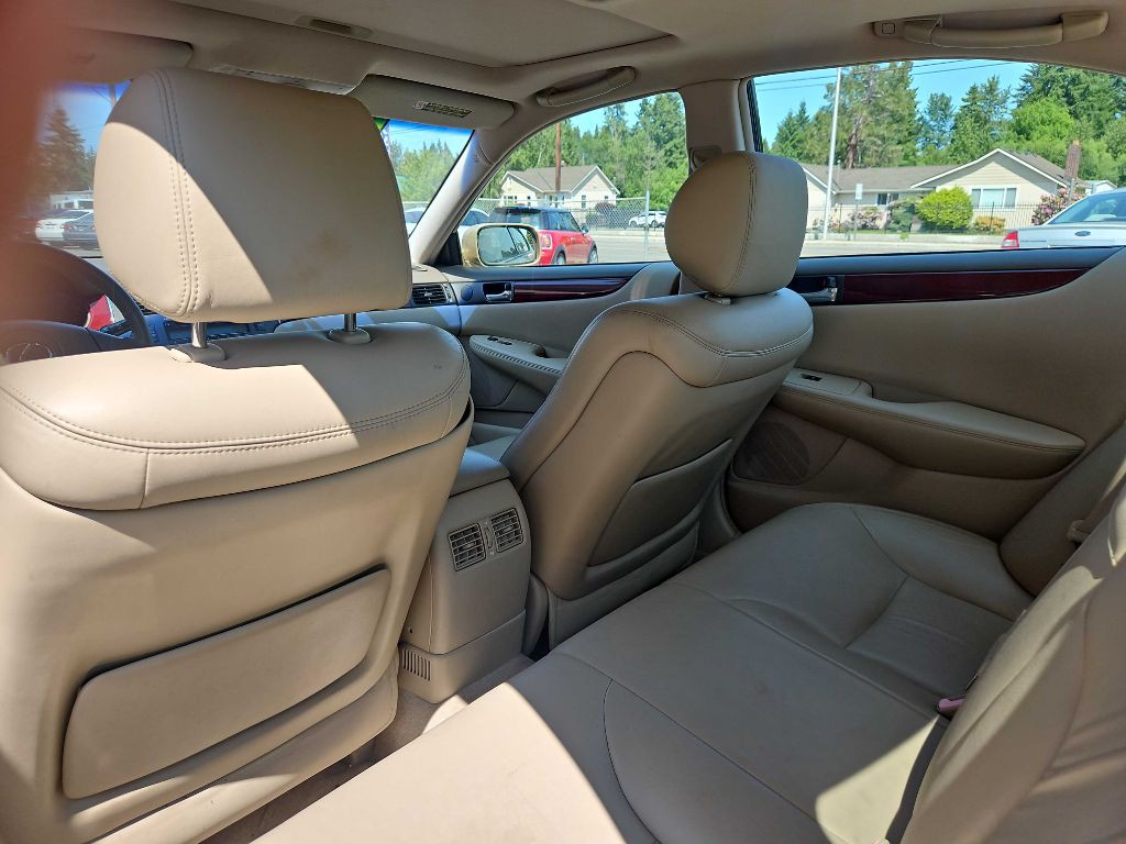 2004 Lexus ES Image 16