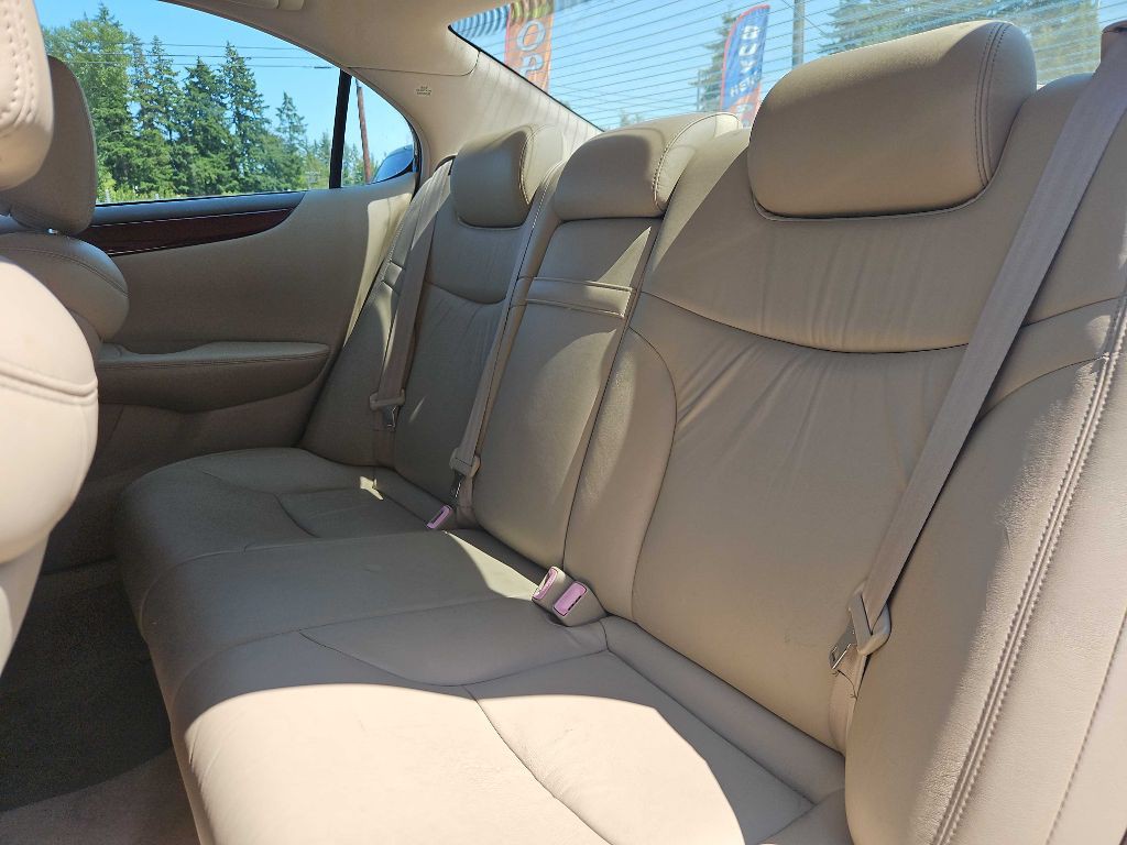 2004 Lexus ES Image 17