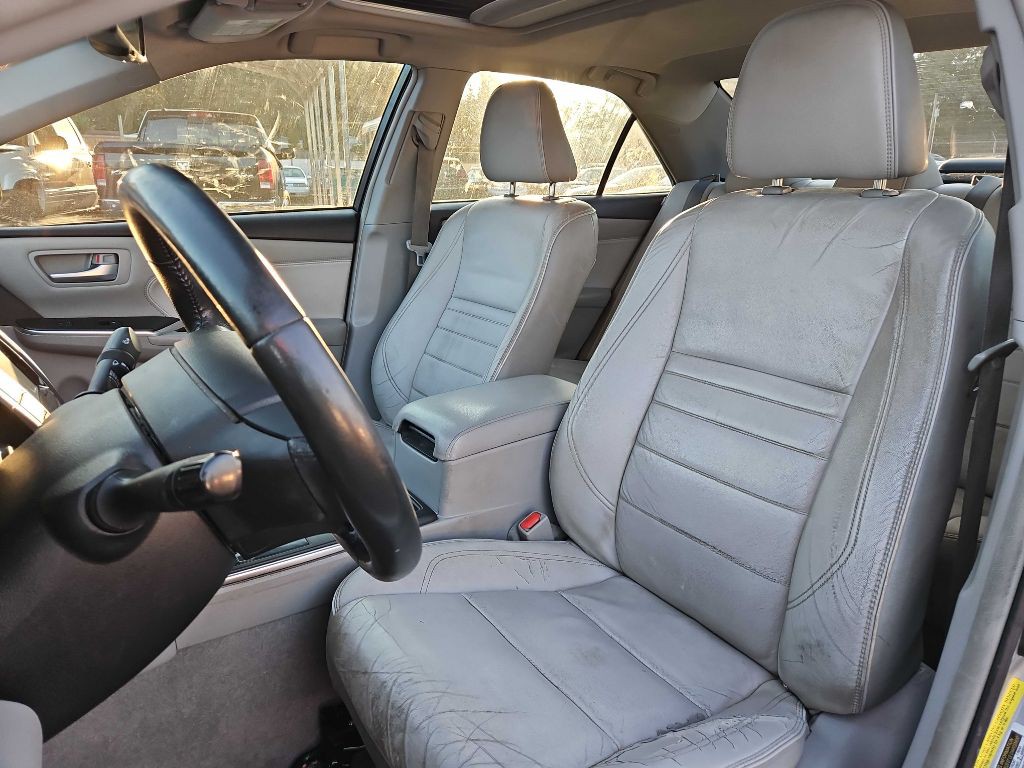 2016 Toyota Camry Image 9