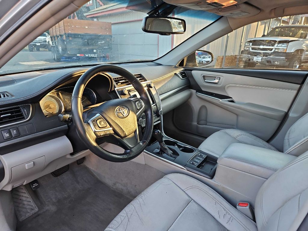 2016 Toyota Camry Image 10