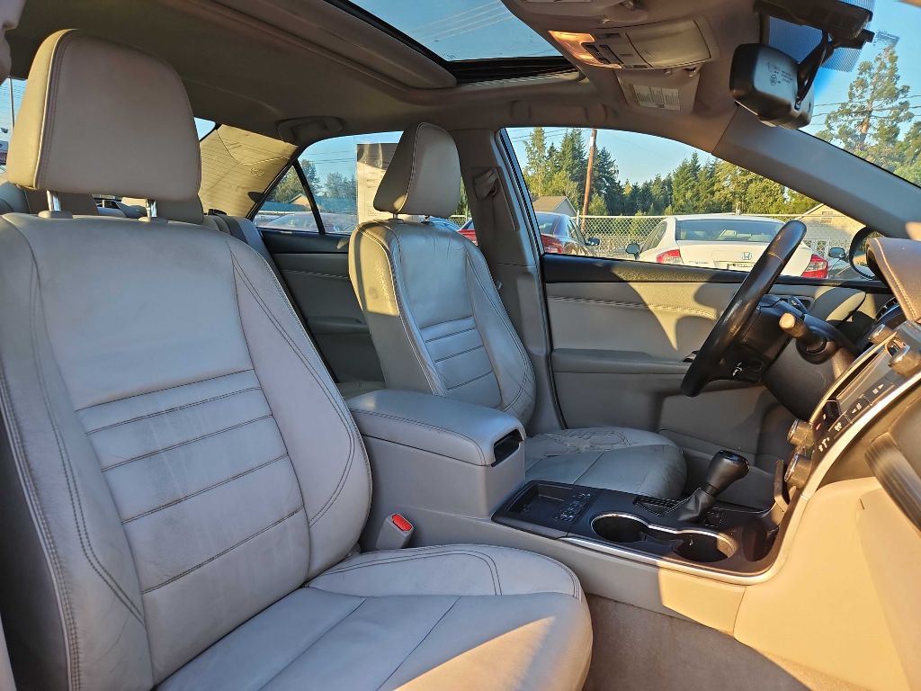 2016 Toyota Camry Image 11