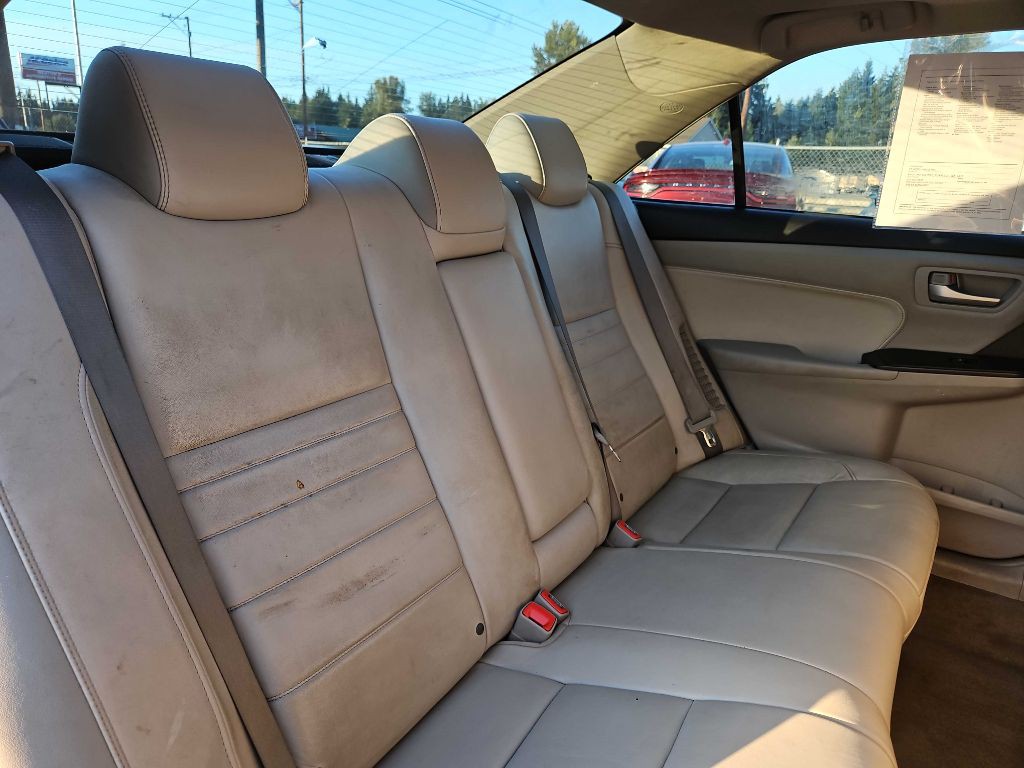 2016 Toyota Camry Image 14