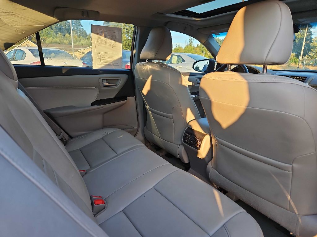 2016 Toyota Camry Image 15