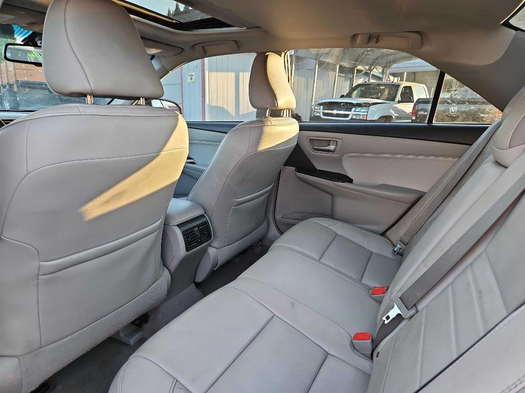 2016 Toyota Camry Image 16