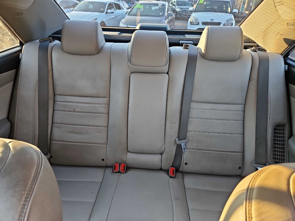 2016 Toyota Camry Image 18
