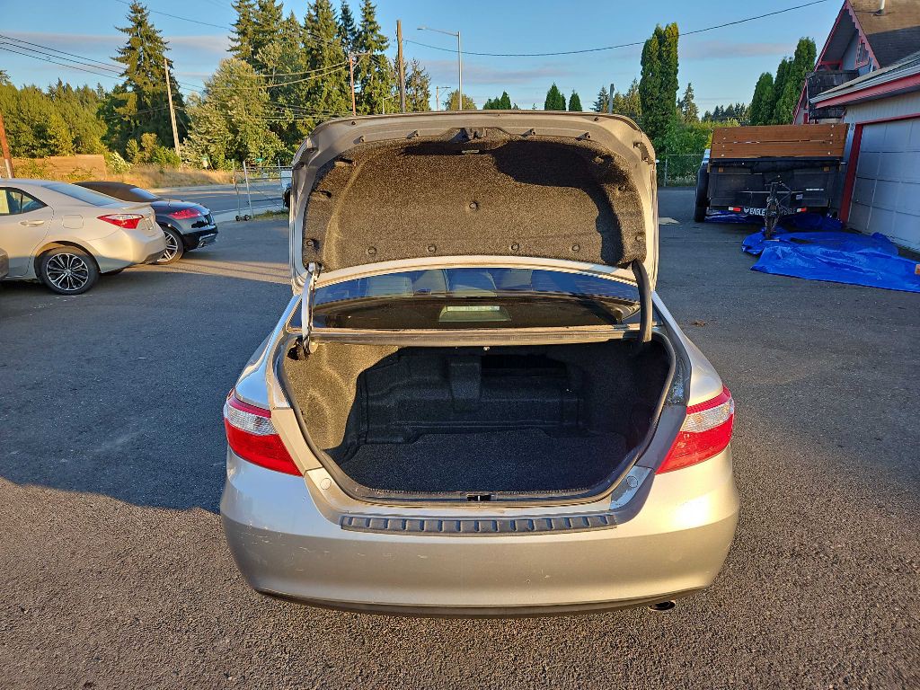 2016 Toyota Camry Image 19