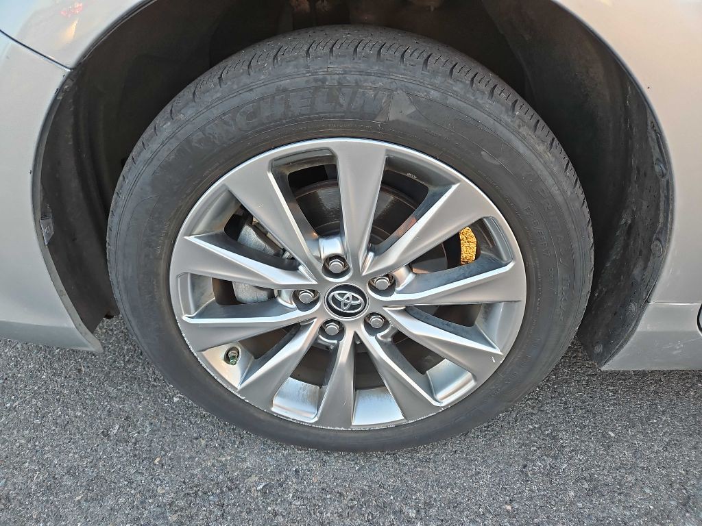 2016 Toyota Camry Image 20