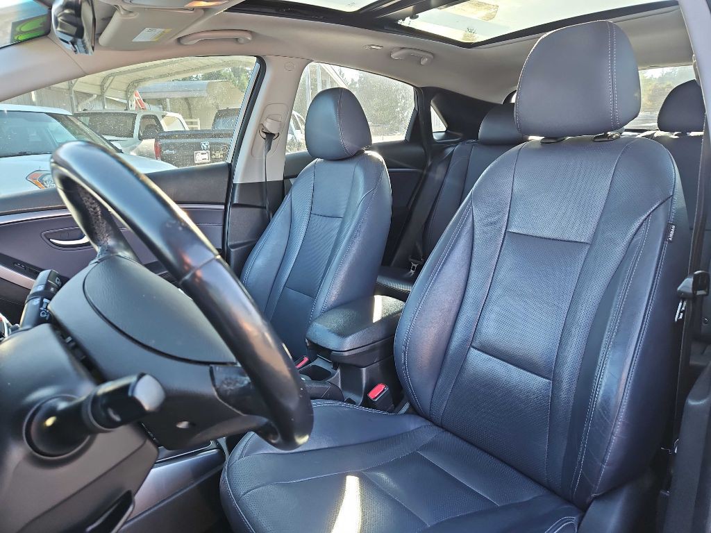 2013 Hyundai Elantra Image 10
