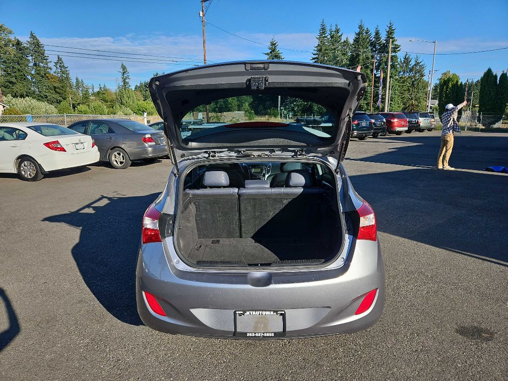 2013 Hyundai Elantra Image 19