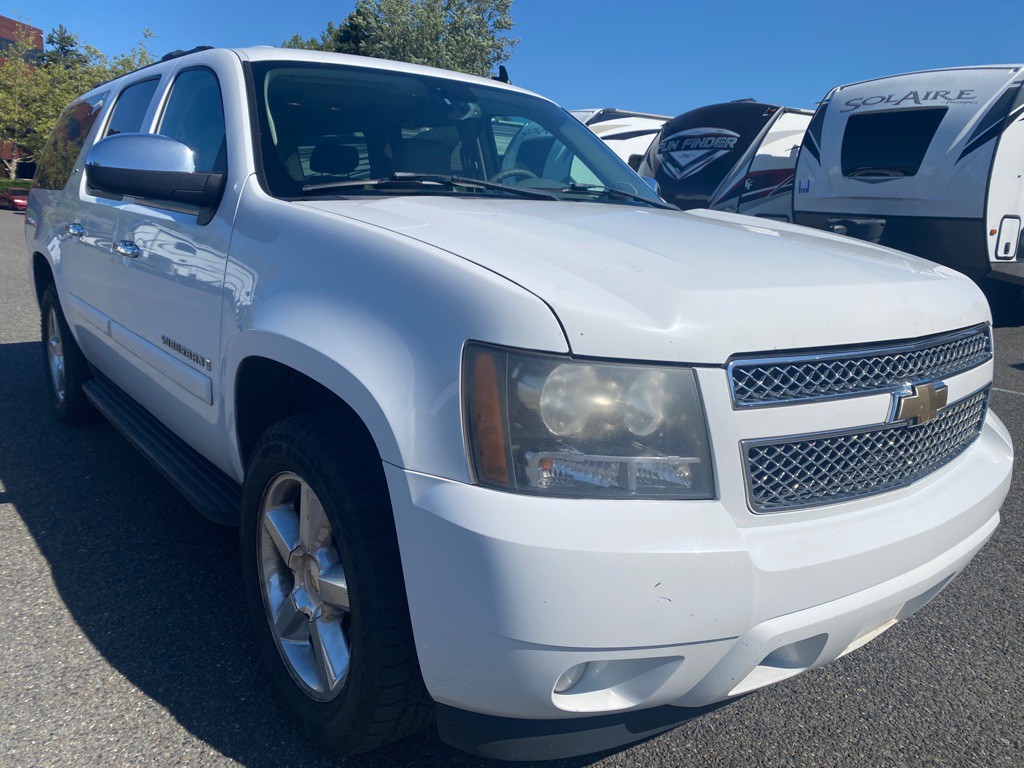 2008 Chevrolet Suburban Image 2