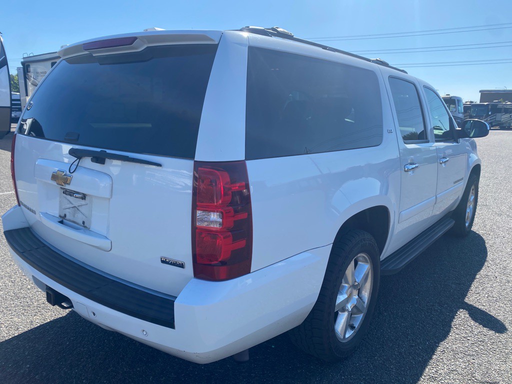 2008 Chevrolet Suburban Image 3