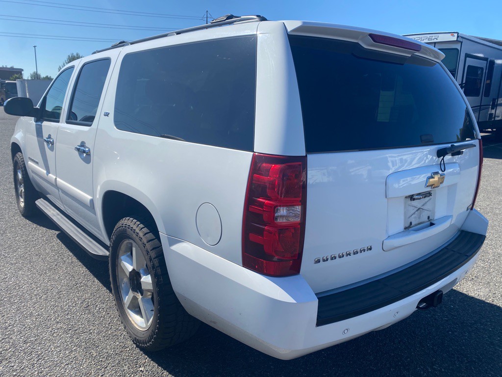 2008 Chevrolet Suburban Image 4