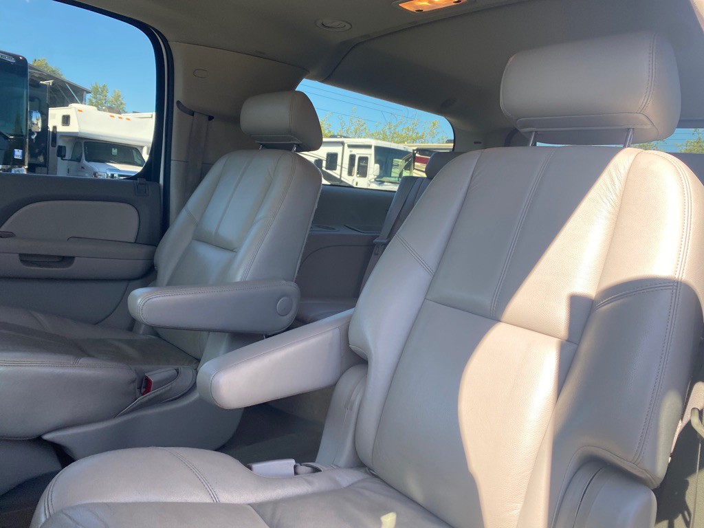 2008 Chevrolet Suburban Image 12