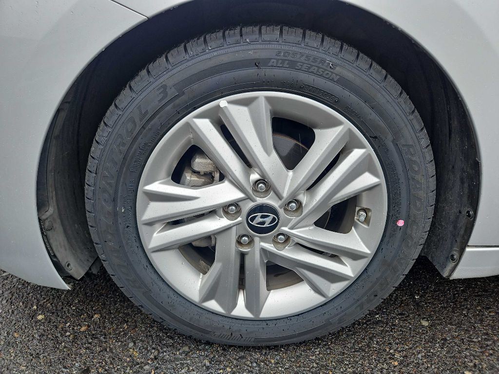 2019 Hyundai Elantra Image 21