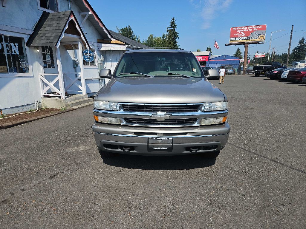 2001 Chevrolet Tahoe Image 2