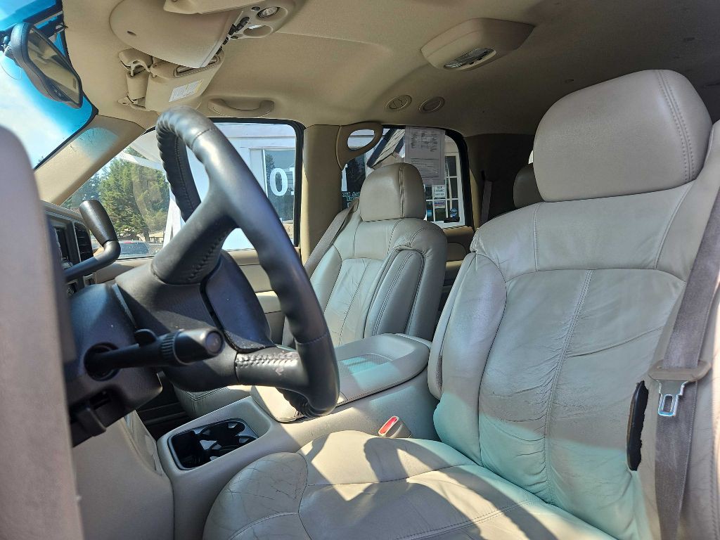 2001 Chevrolet Tahoe Image 9