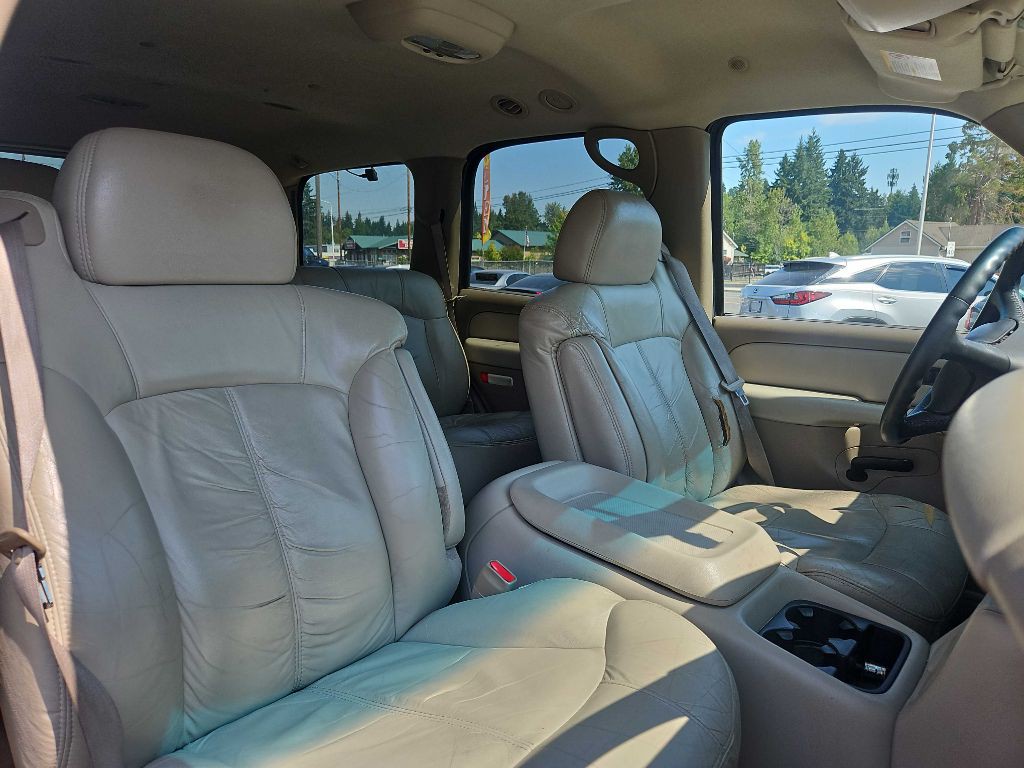 2001 Chevrolet Tahoe Image 11