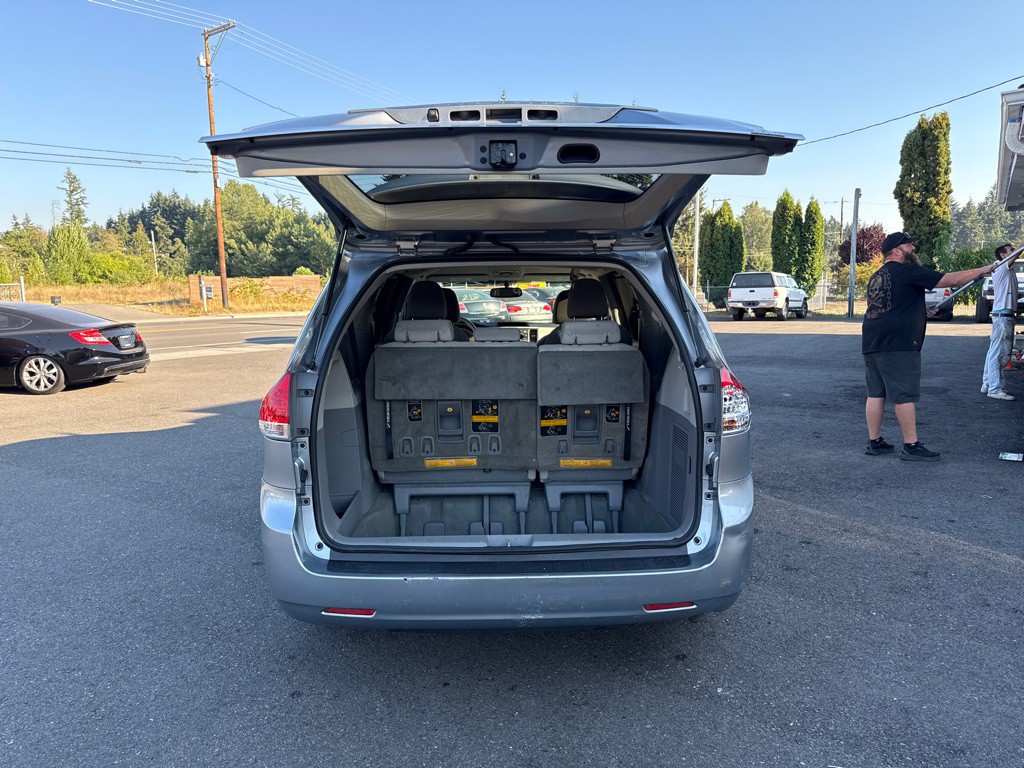 2011 Toyota Sienna Image 20
