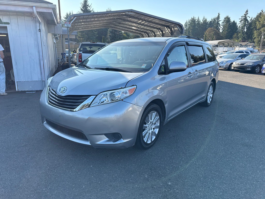 2011 Toyota Sienna Image 1