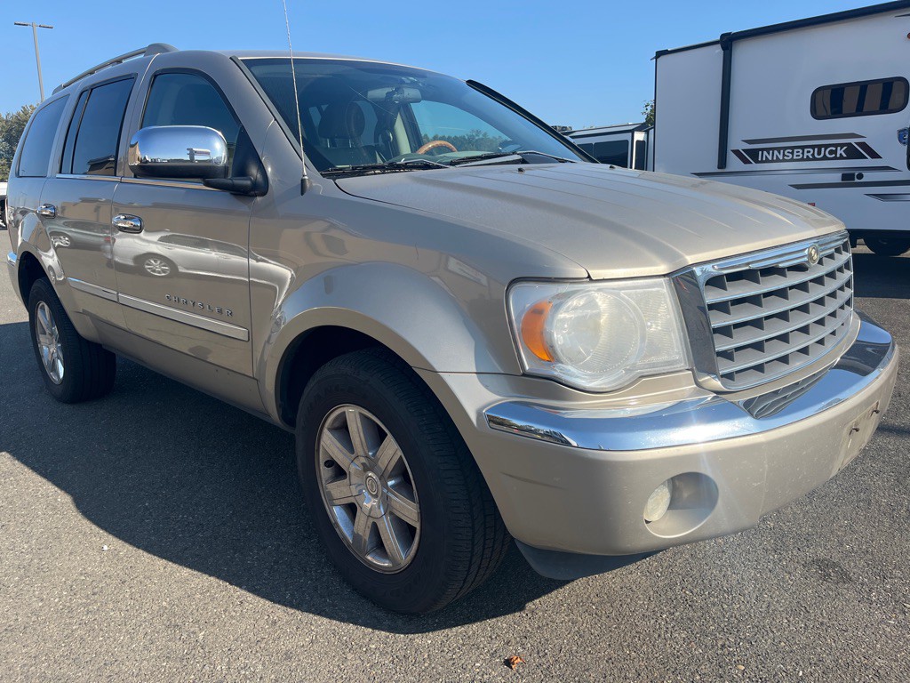 2009 Chrysler Aspen Image 2