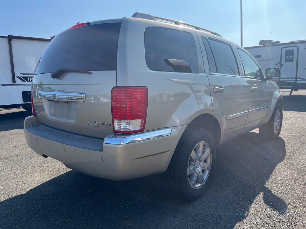 2009 Chrysler Aspen Image 3