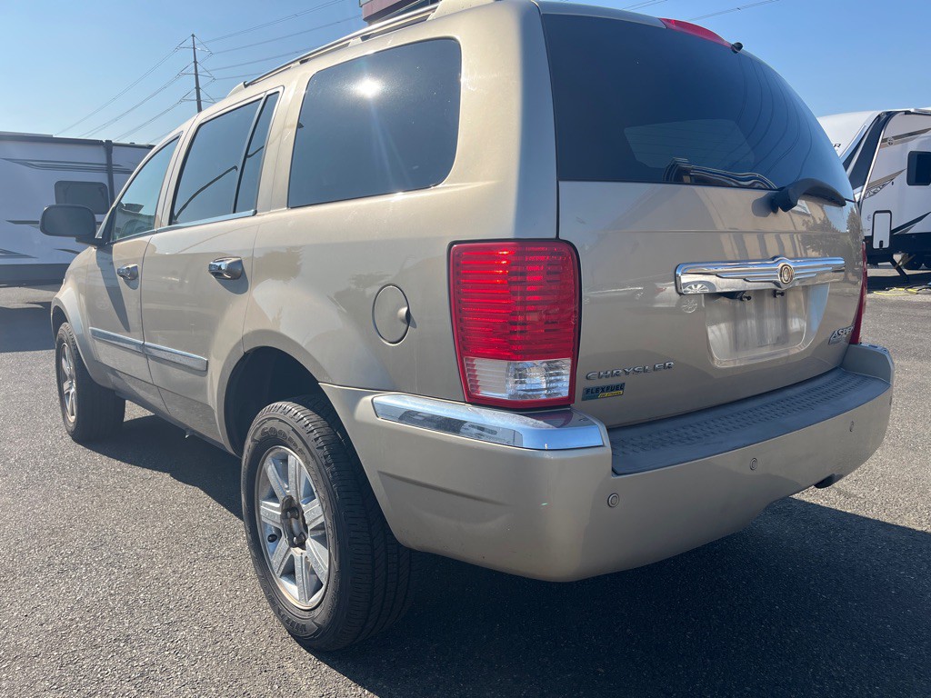 2009 Chrysler Aspen Image 4