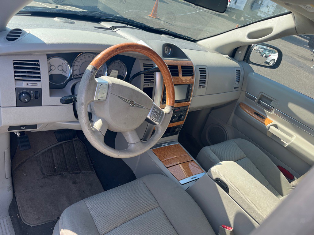 2009 Chrysler Aspen Image 5