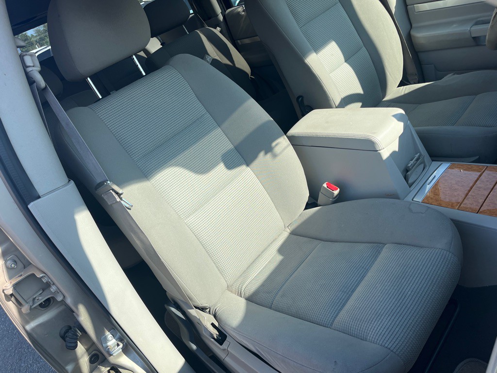 2009 Chrysler Aspen Image 8