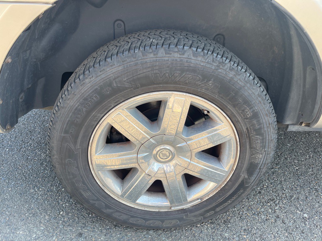 2009 Chrysler Aspen Image 16