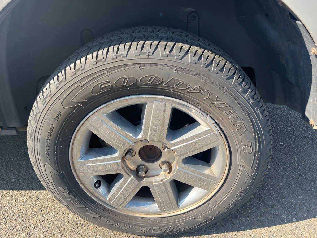 2009 Chrysler Aspen Image 17