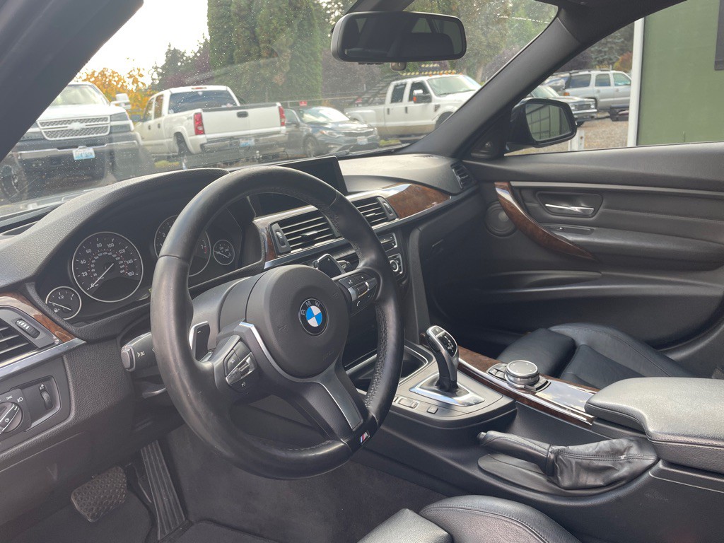 2015 BMW 3 Series Image 9