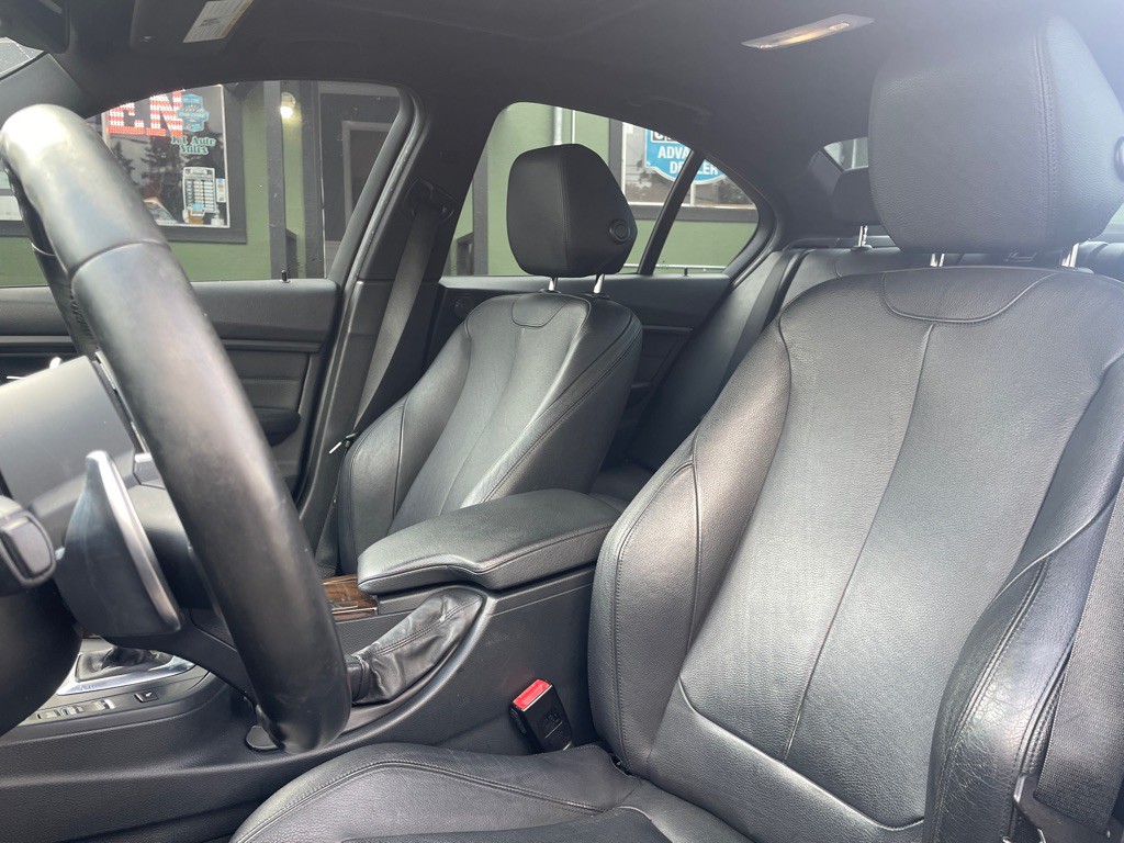 2015 BMW 3 Series Image 10