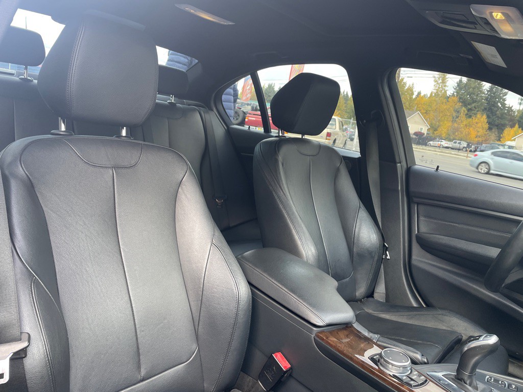 2015 BMW 3 Series Image 12