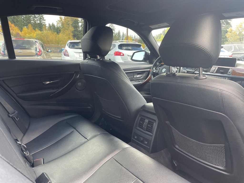 2015 BMW 3 Series Image 14