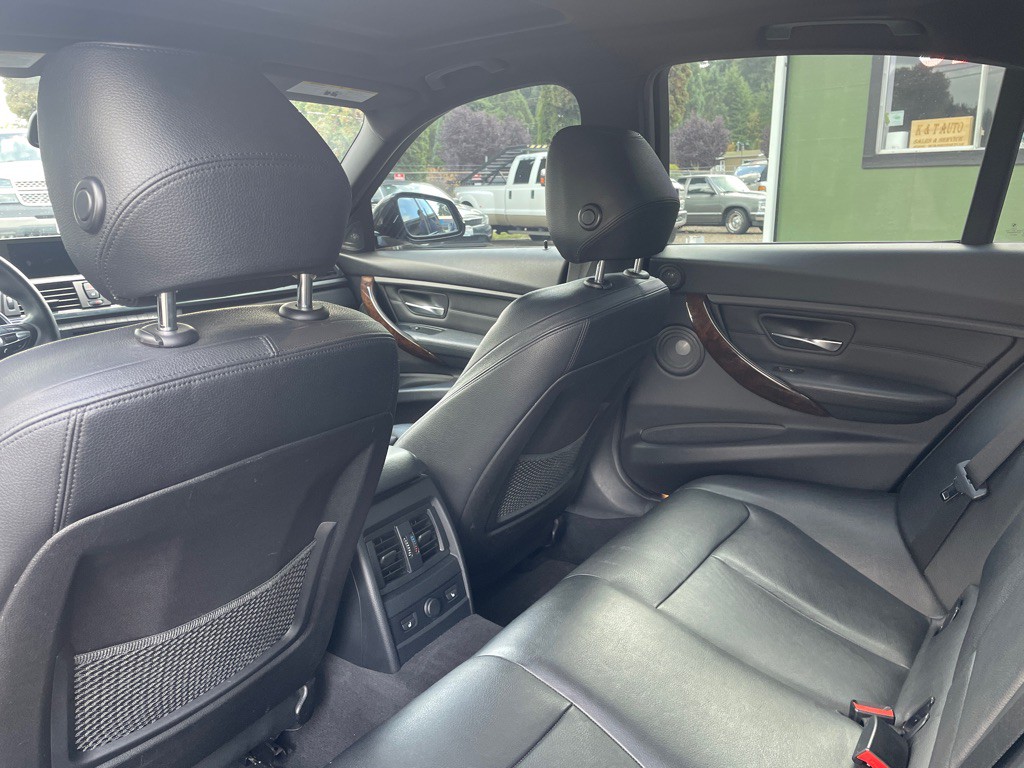 2015 BMW 3 Series Image 16