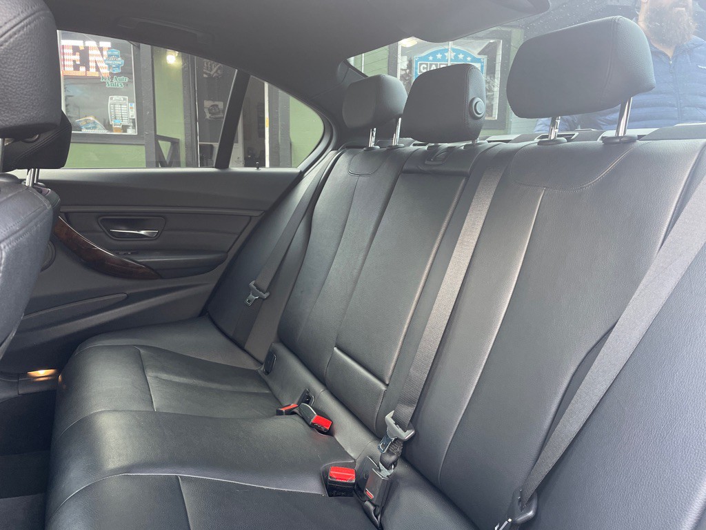 2015 BMW 3 Series Image 17