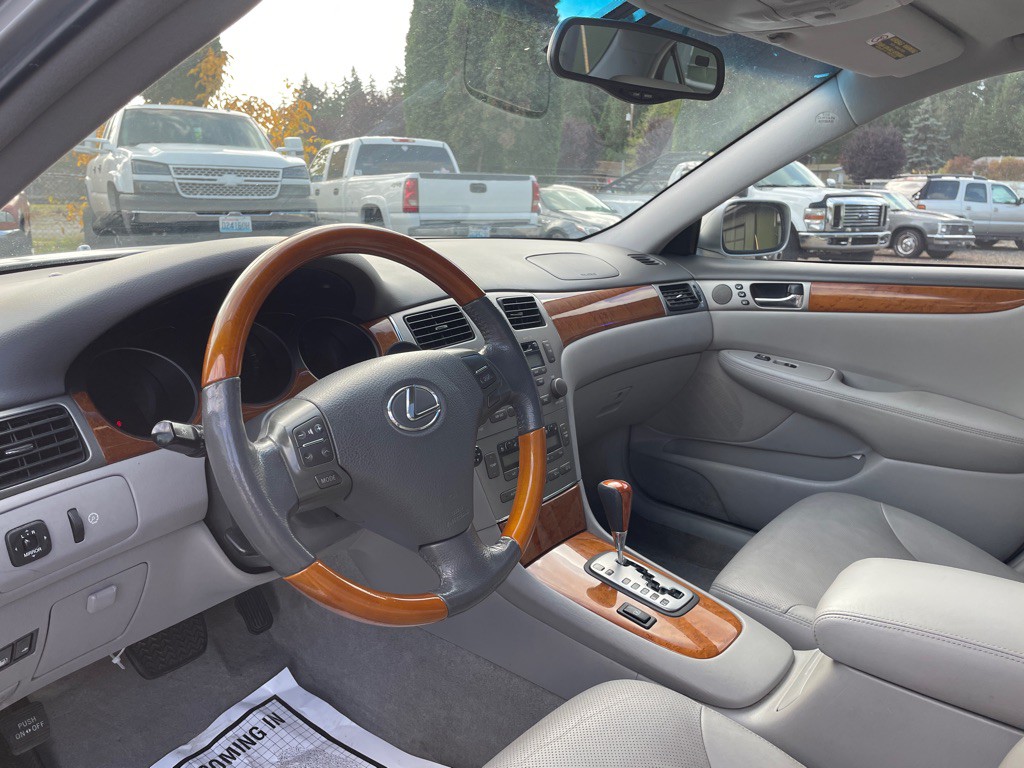 2005 Lexus ES Image 8