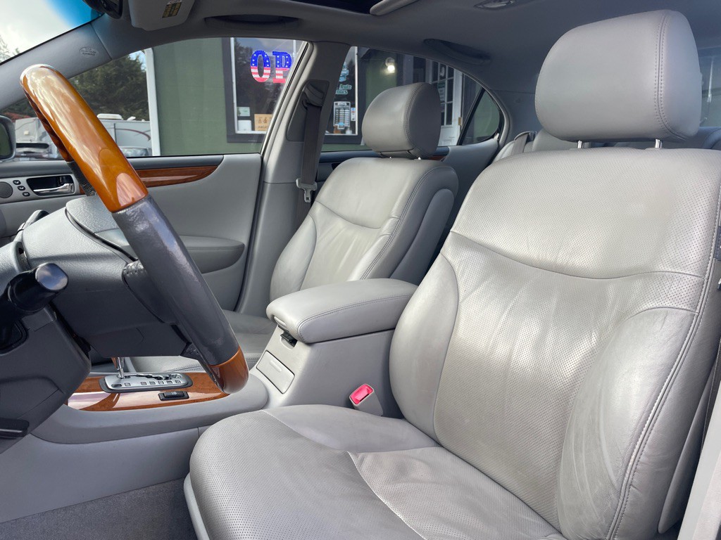 2005 Lexus ES Image 9