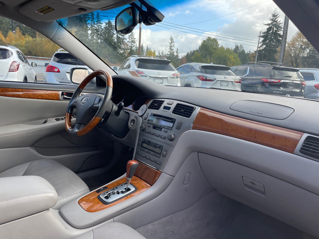 2005 Lexus ES Image 10