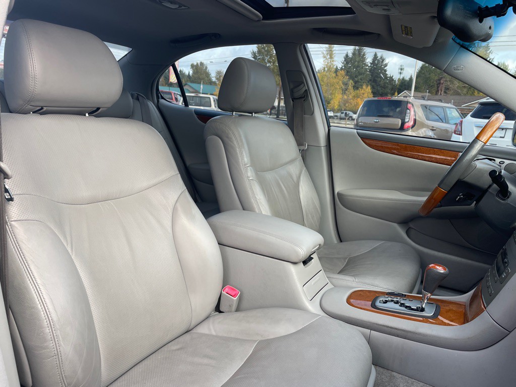 2005 Lexus ES Image 11