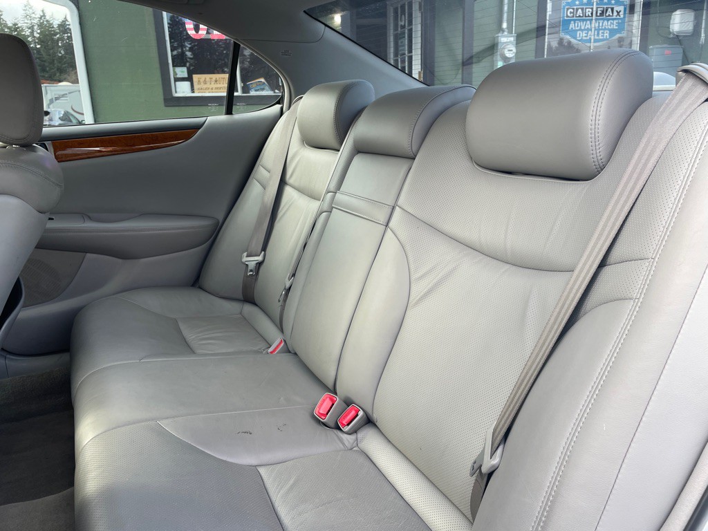 2005 Lexus ES Image 16