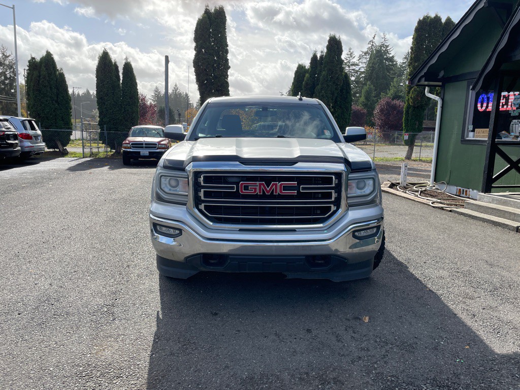 2017 GMC Sierra Image 2