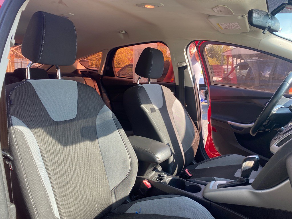 2012 Ford Focus Image 8