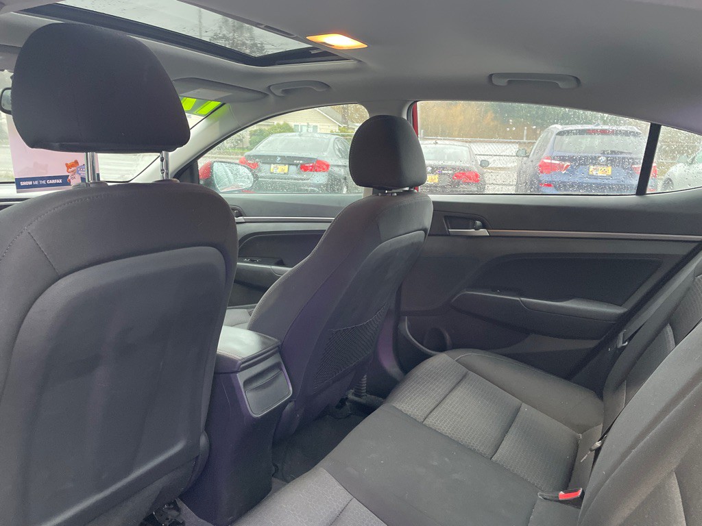 2017 Hyundai Elantra Image 16