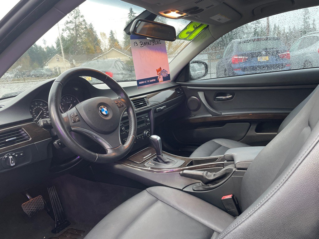 2013 BMW 3 Series Image 9